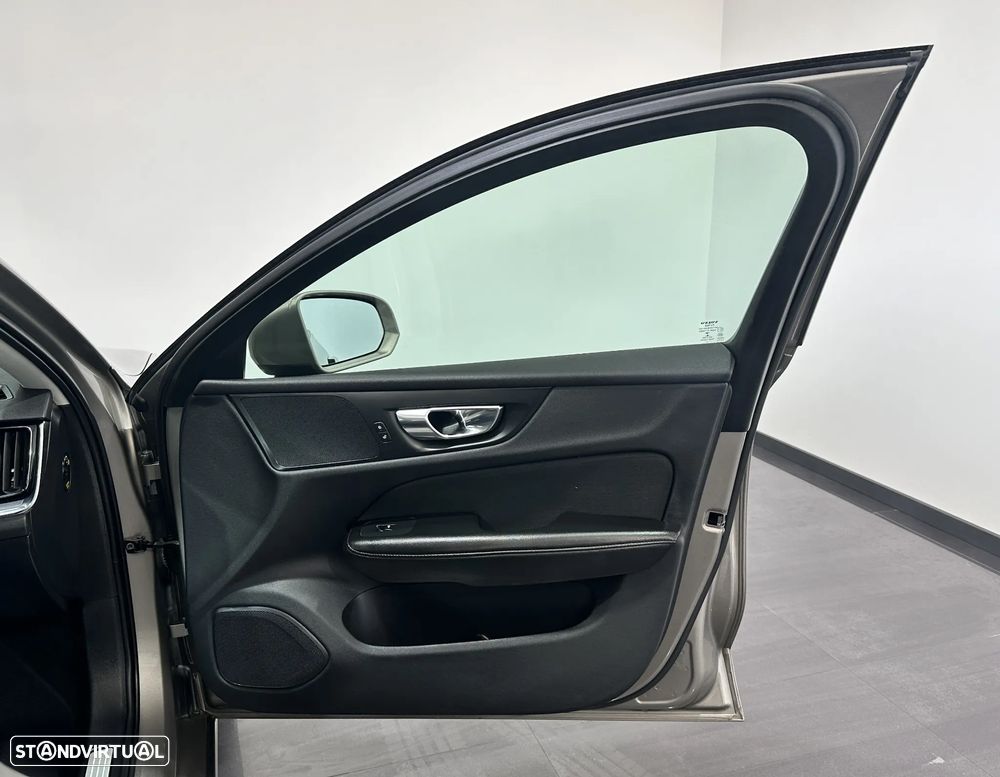 Volvo V60 2.0 D3 Momentum - 37