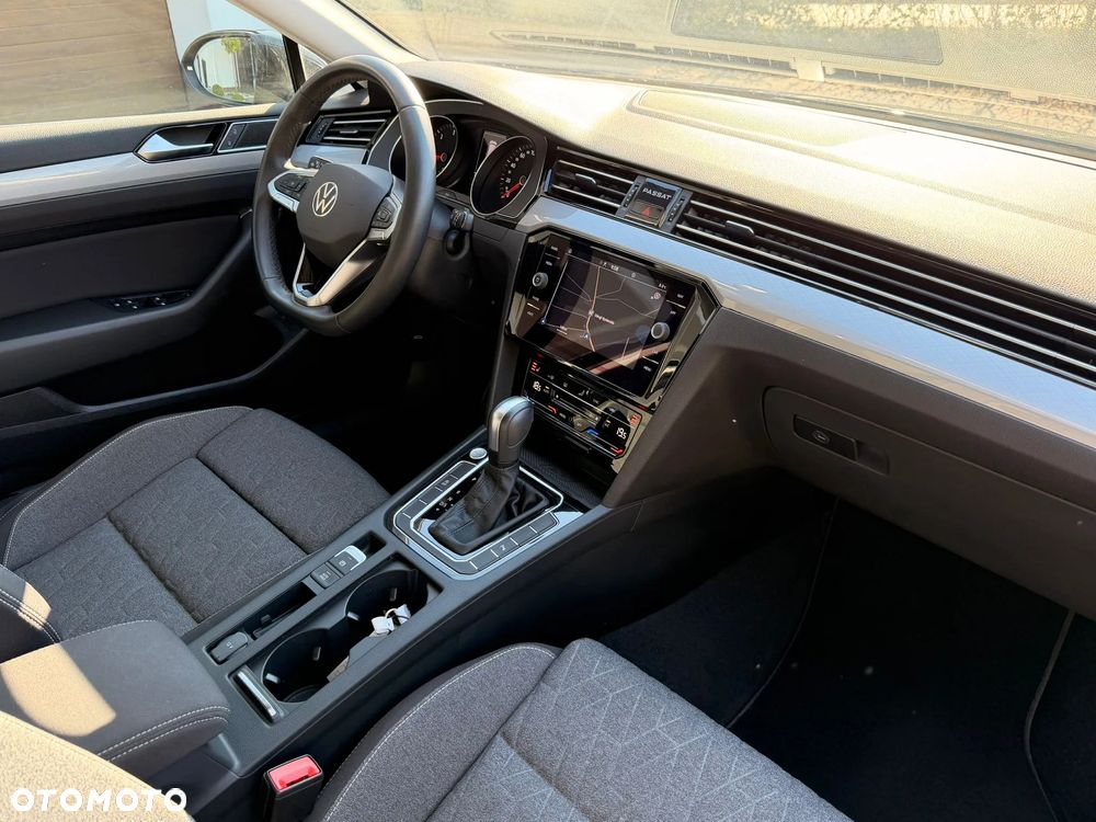 Volkswagen Passat Variant 2.0 TDI SCR DSG Elegance - 19