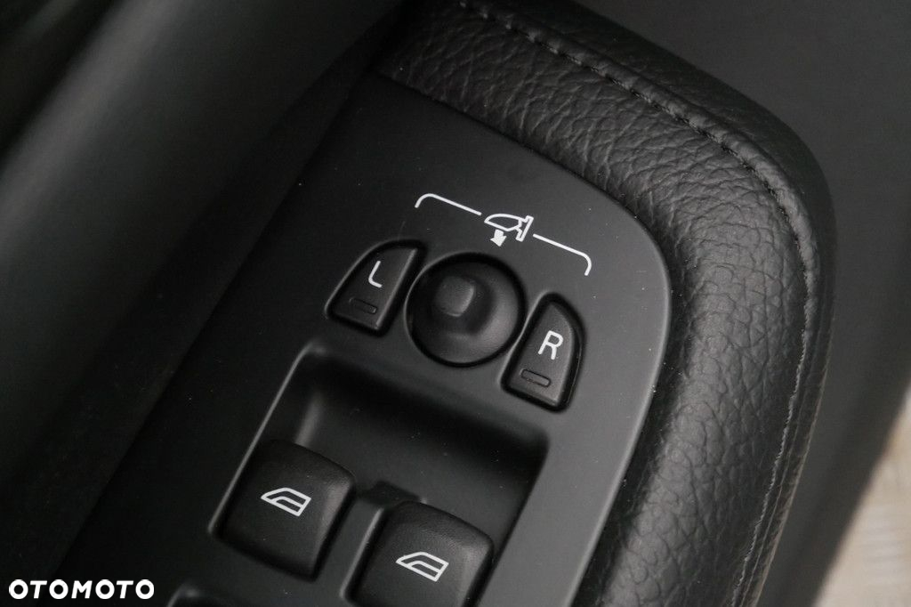 Volvo V60 Cross Country - 25