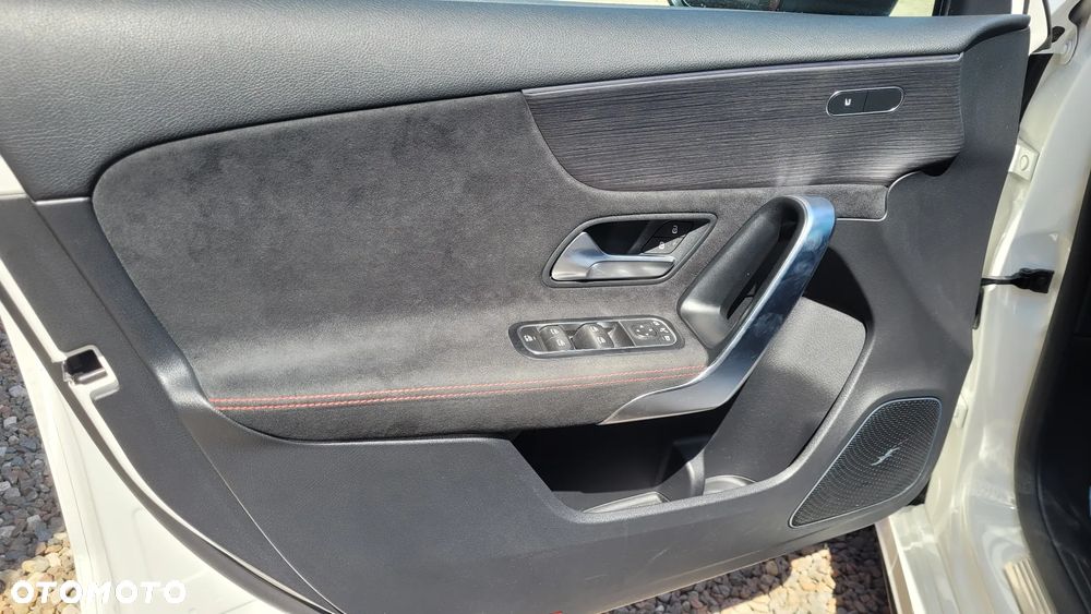 Mercedes-Benz Klasa A 250 Edycja specjalna 7G-DCT - 14