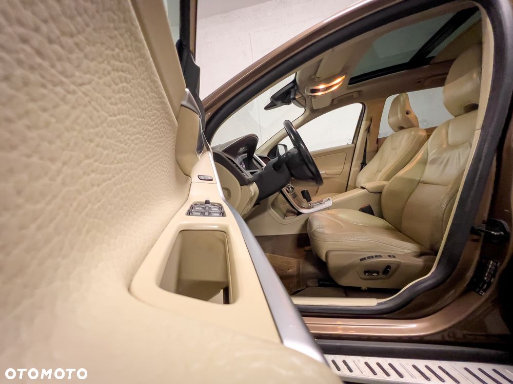 Volvo XC 60 D5 AWD Summum - 5