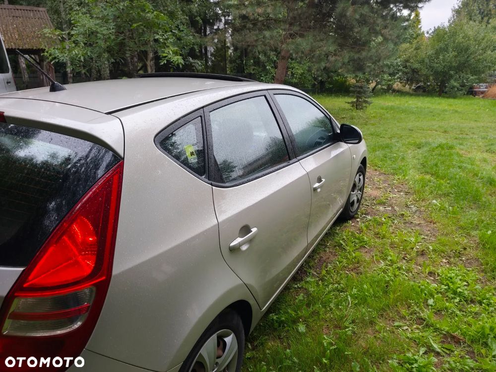 Hyundai i30 1.6 Premium - 11