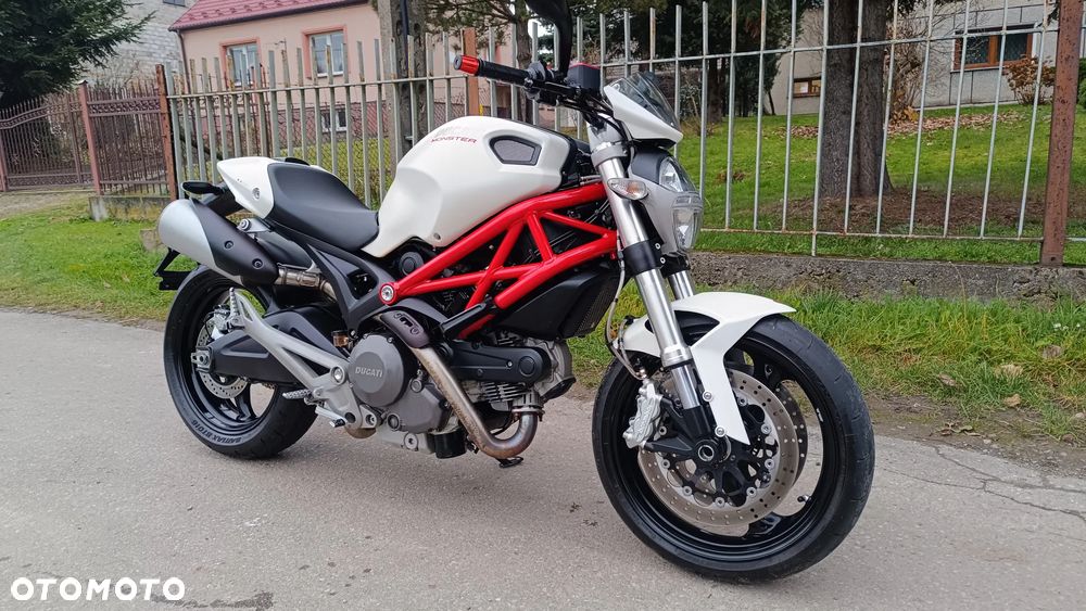 Ducati 696 - 2