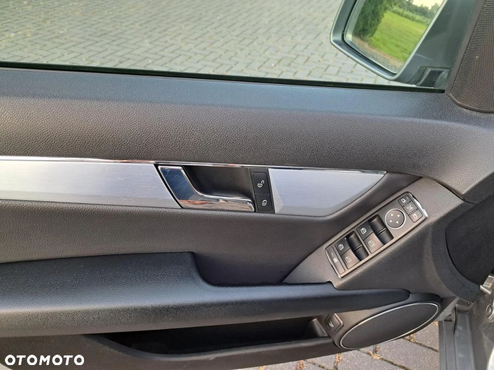 Mercedes-Benz Klasa C 200 T CGI Automatik BlueEFFICIENCY Elegance - 3