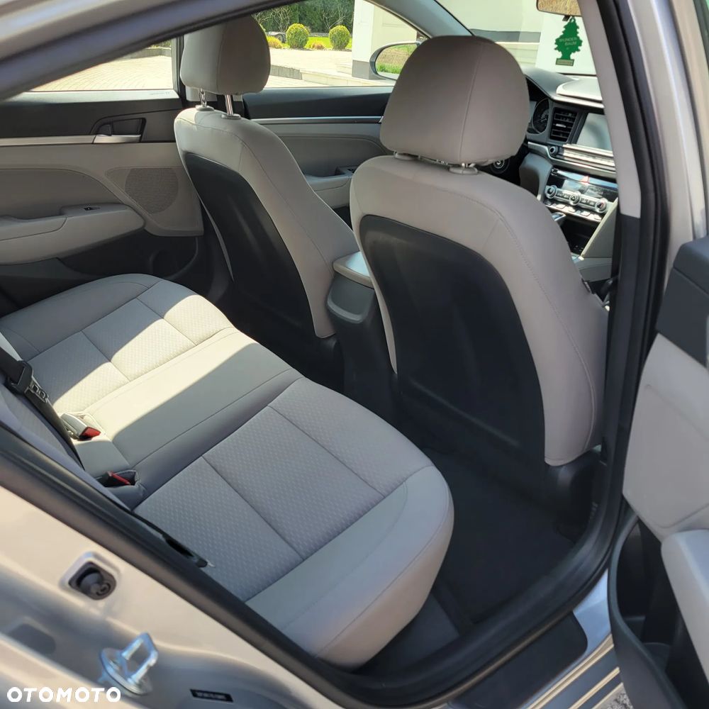 Hyundai Elantra - 18