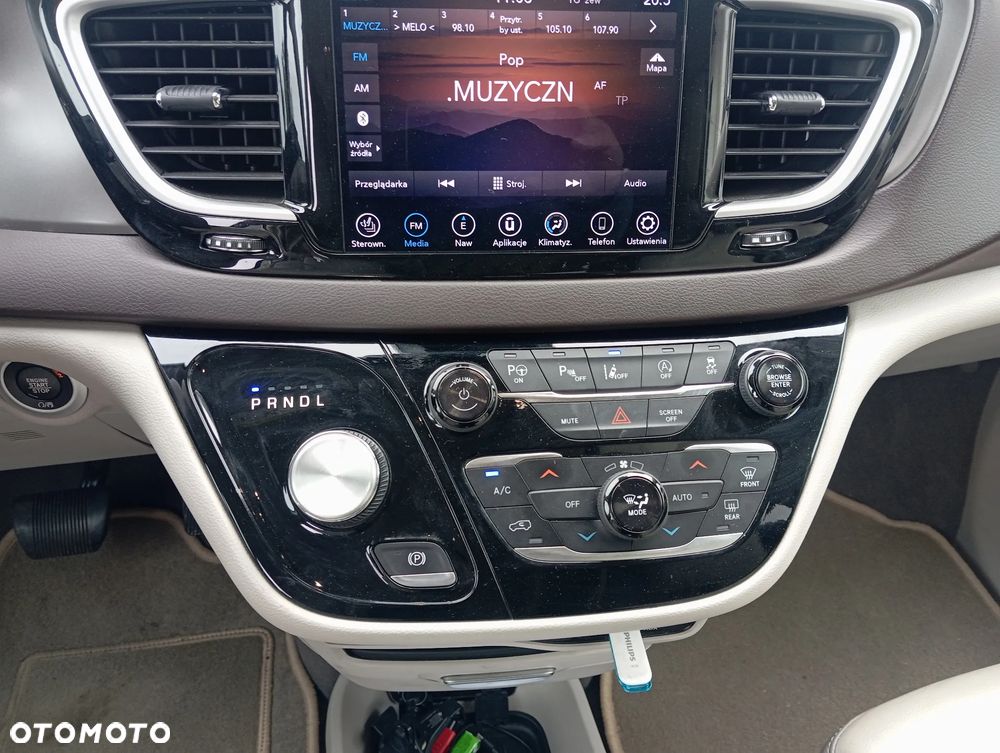 Chrysler Pacifica - 11