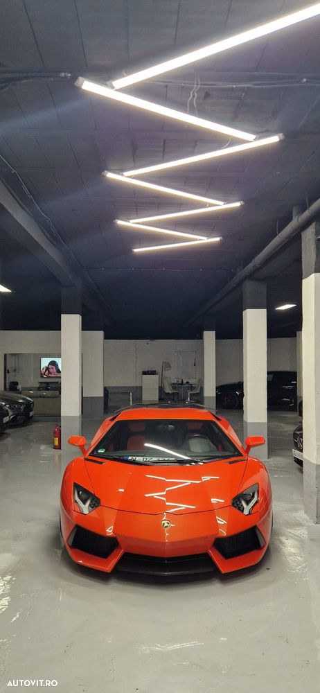 Lamborghini Aventador - 5