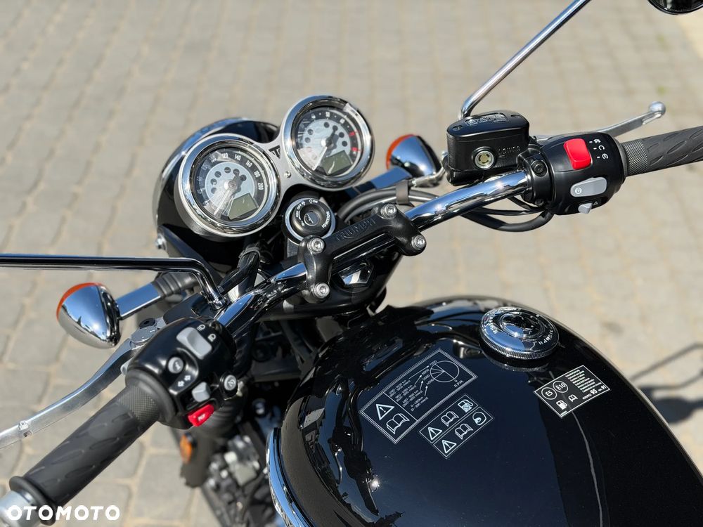 Triumph Bonneville - 16