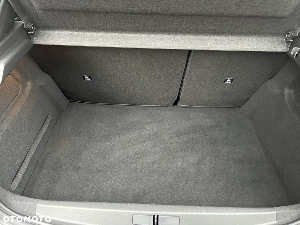 Peugeot 208 PureTech 100 EAT8 Allure - 17