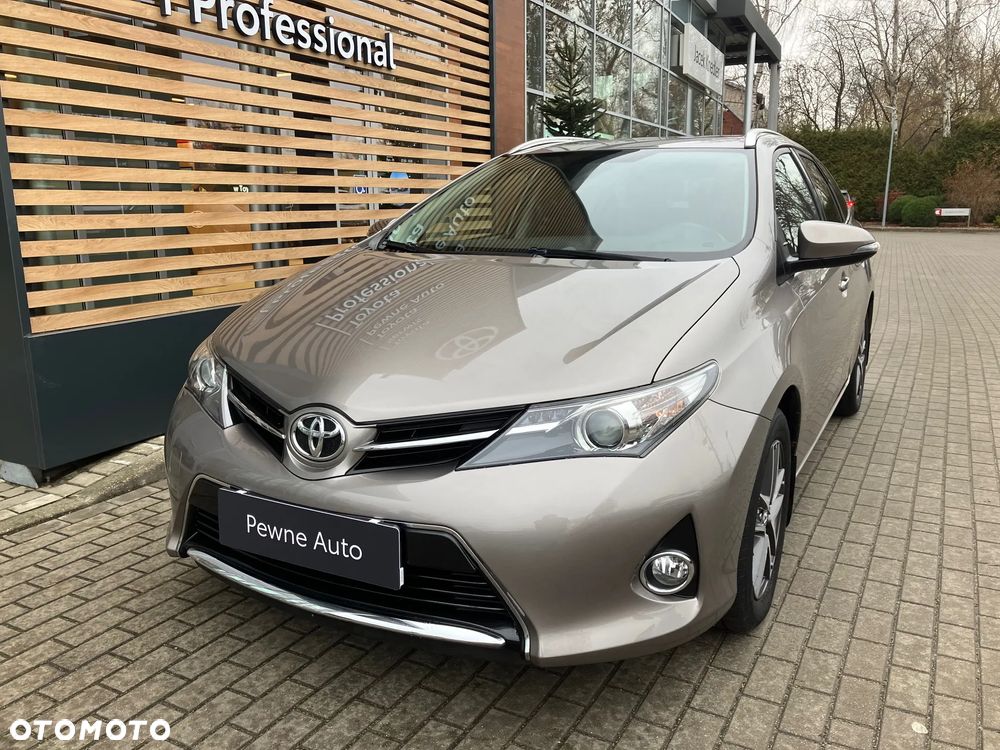 Toyota Auris 1.6 Premium - 1