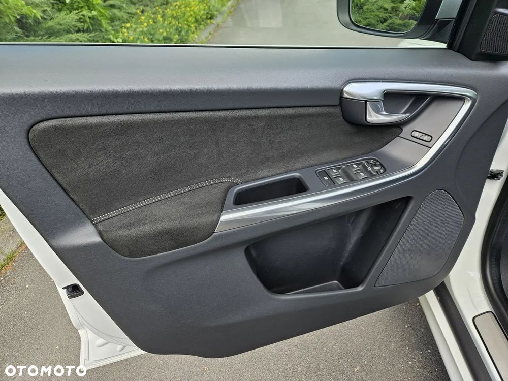 Volvo XC 60 D3 Drive-E R-Design Momentum - 22