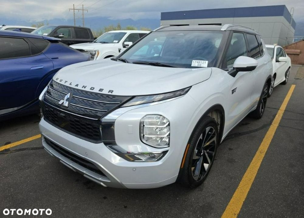Mitsubishi Outlander - 1