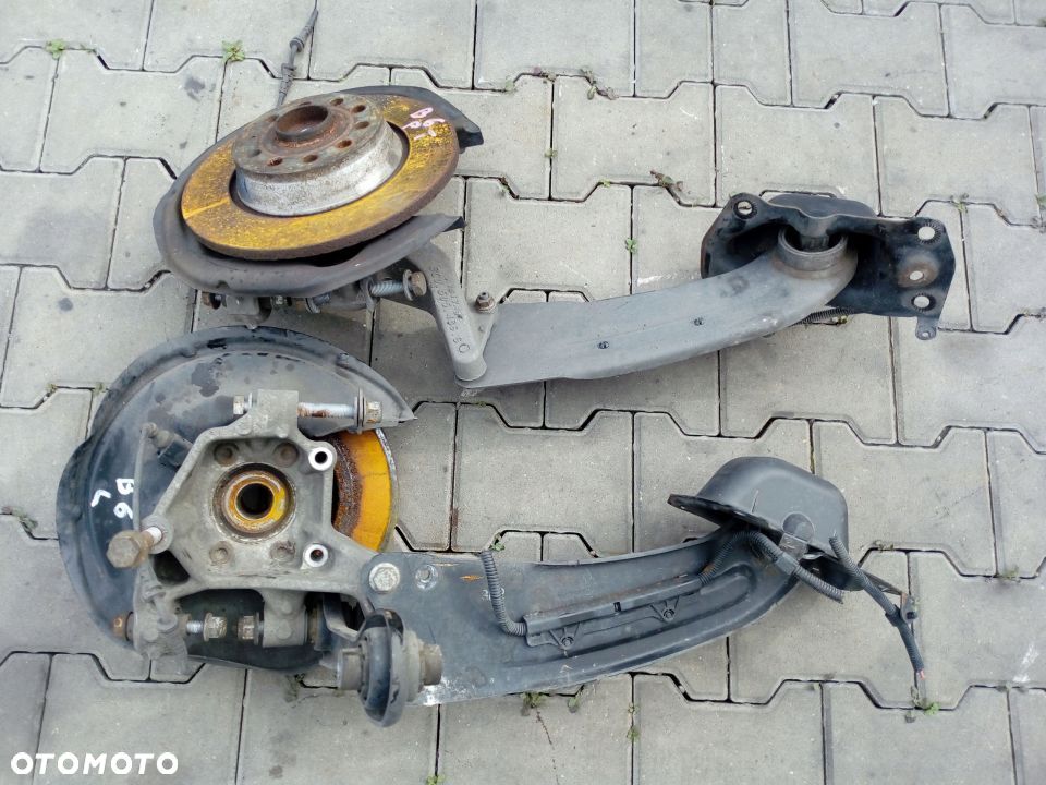 VW Passat B6 kombi wahacz piasta tyl 4Motion lewy - 1