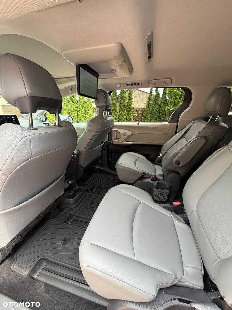 Toyota Sienna - 16