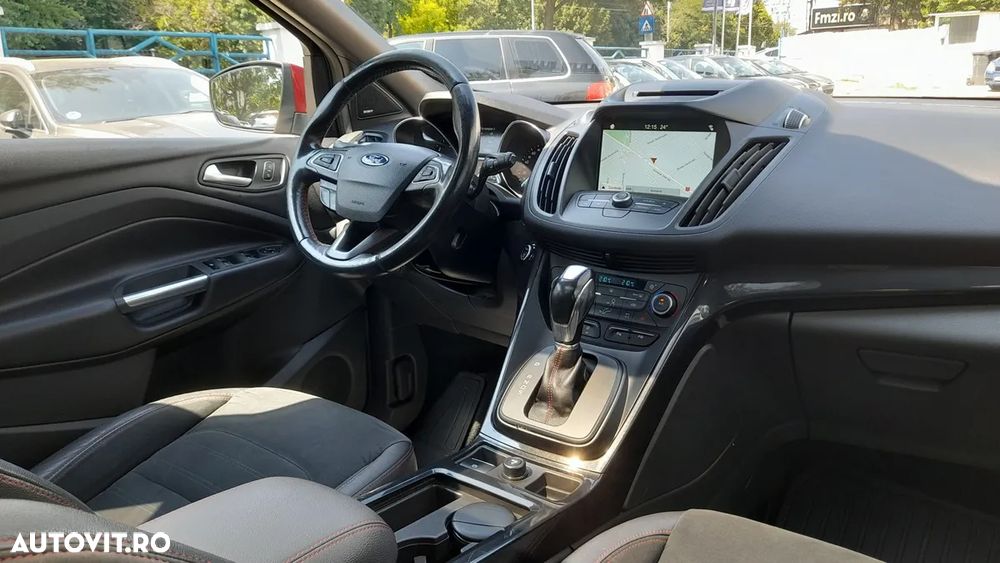 Ford Kuga 2.0 TDCi 4WD Powershift ST-Line - 30