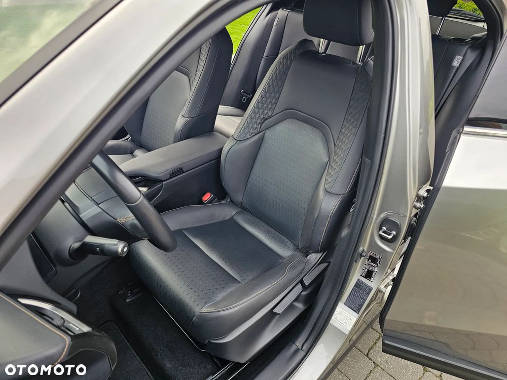 Lexus UX - 9