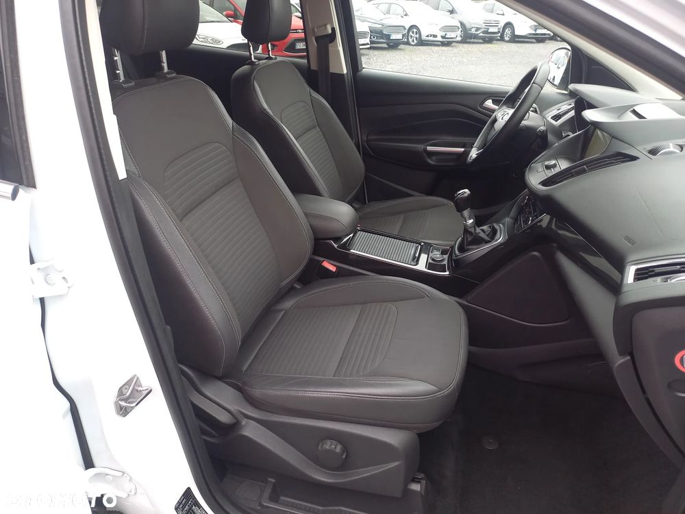 Ford Kuga 1.5 TDCi 2x4 Titanium - 18