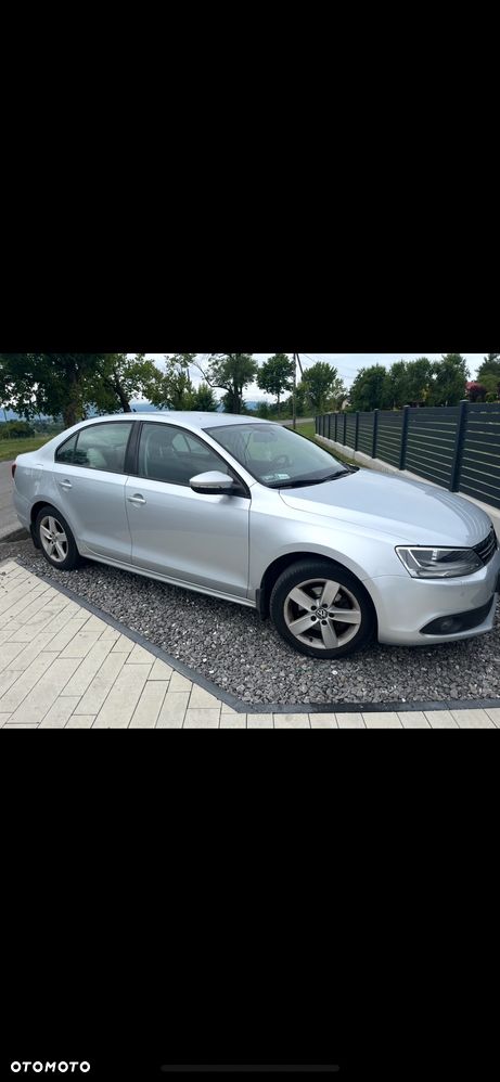 Volkswagen Jetta - 1