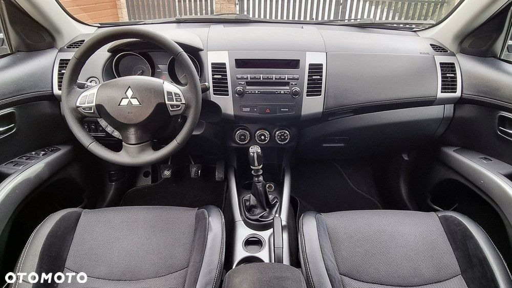 Mitsubishi Outlander - 12