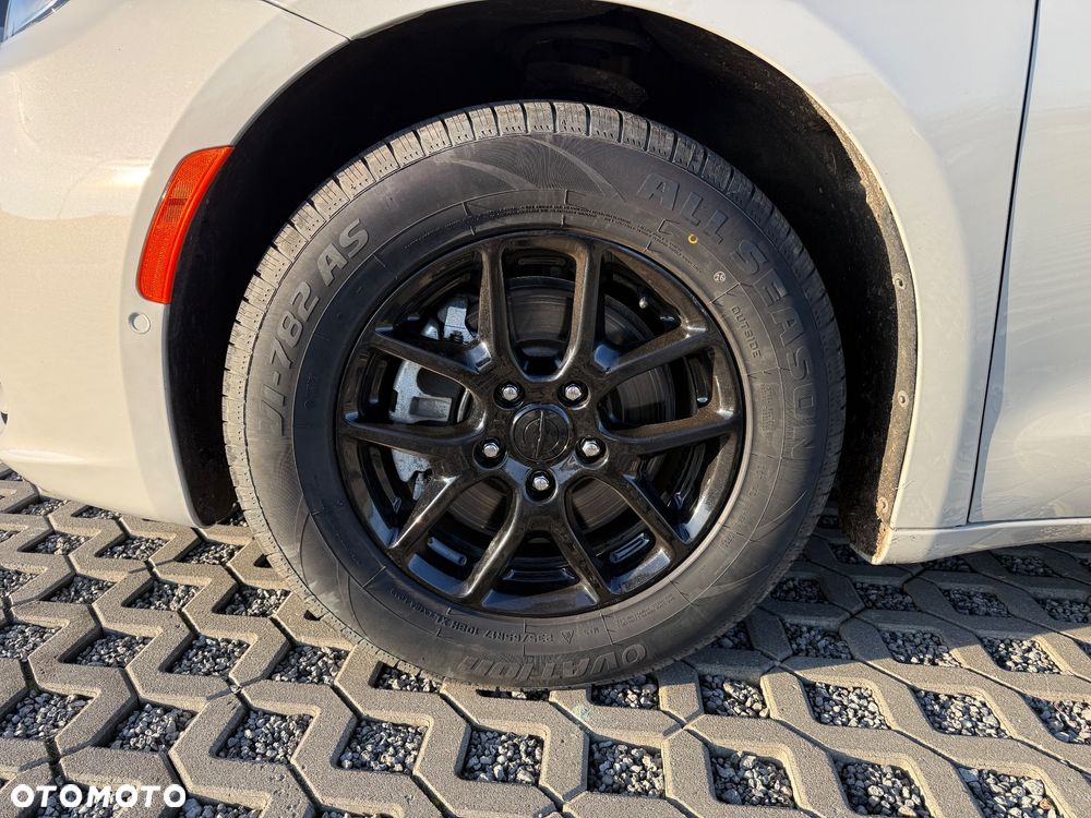 Chrysler Pacifica - 14