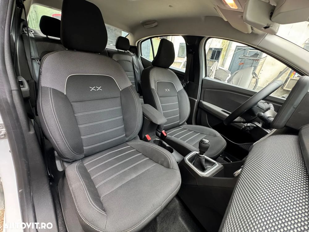 Dacia Logan TCe 90 MT6 Journey - 8