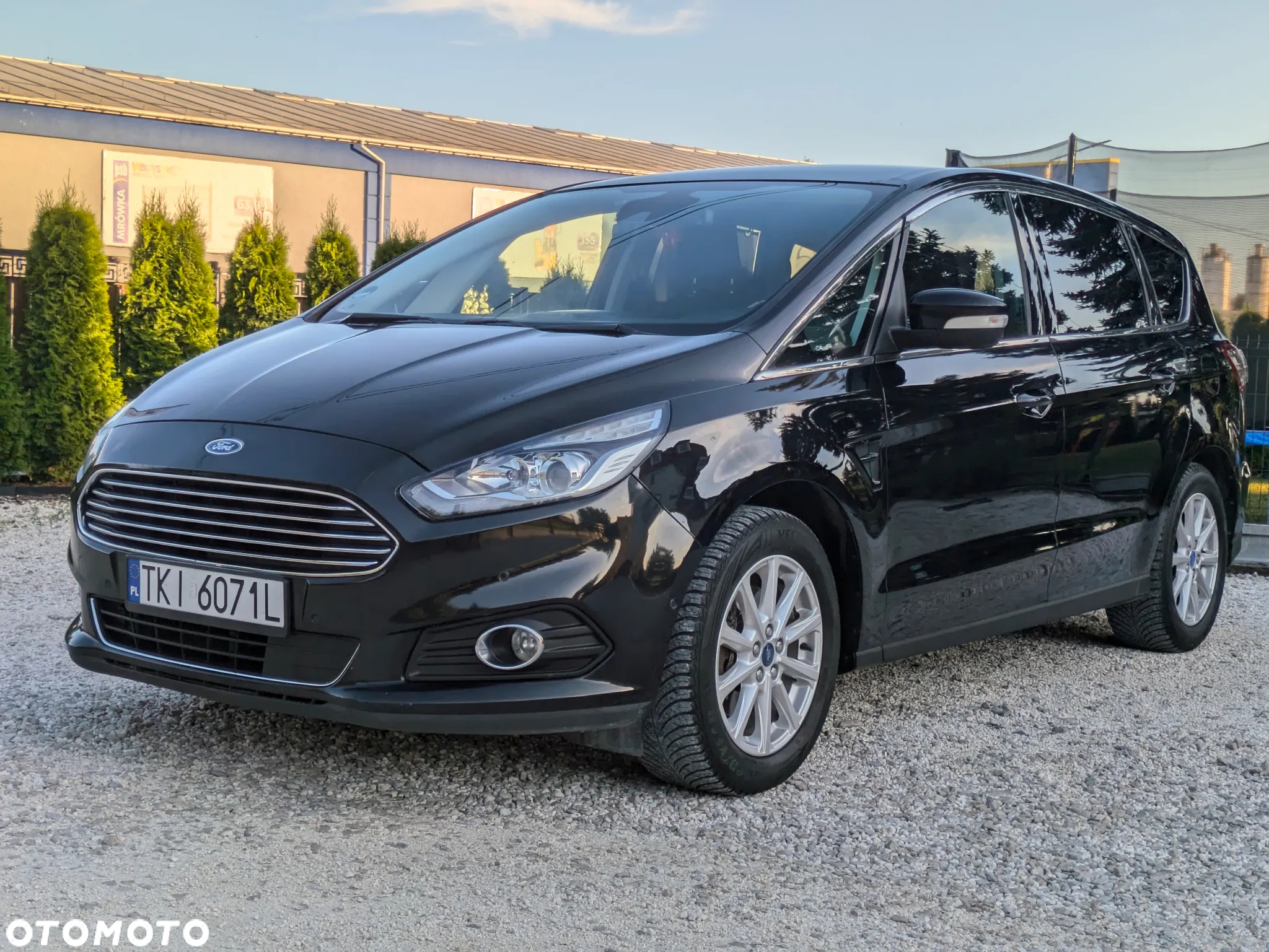Ford S-Max - 11