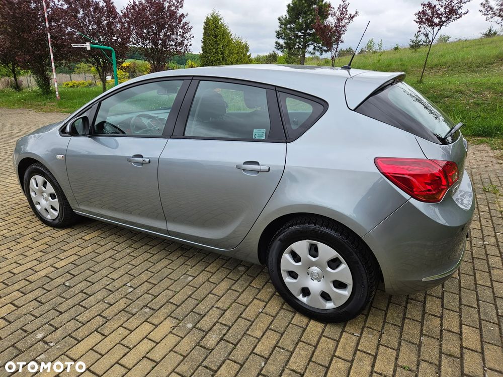 Opel Astra IV 1.6 CDTI Essentia - 11