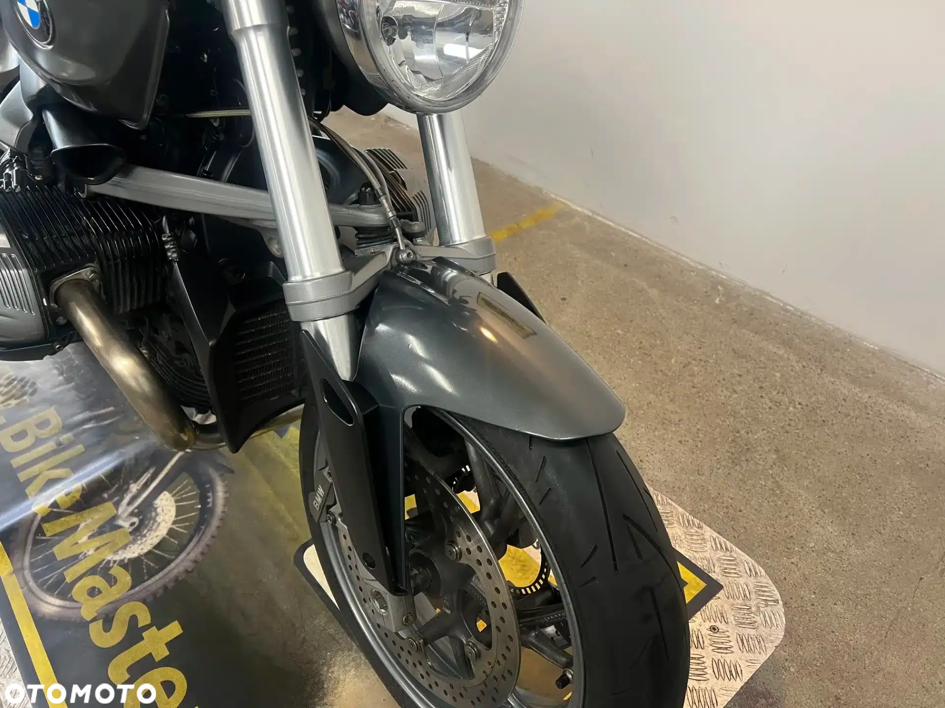 BMW R - 8