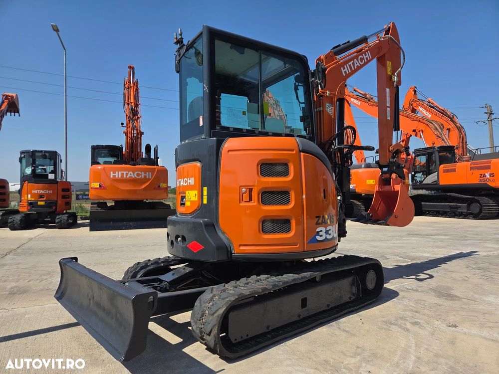 Hitachi ZX33U-6, 2023, 1.905 ore, Masa operationala 3,7 tone, CUPLA RAPIDA HIDRAULICA si 3 CUPE NOI, Lama nivelare, ad sapare 3,5m, latime 1,55m, aer conditionat, antifurt, inst picon, ridica 2,7t, posibil leasing 4 ani, PROMOTIE 36.900 EUR+Tva - 5
