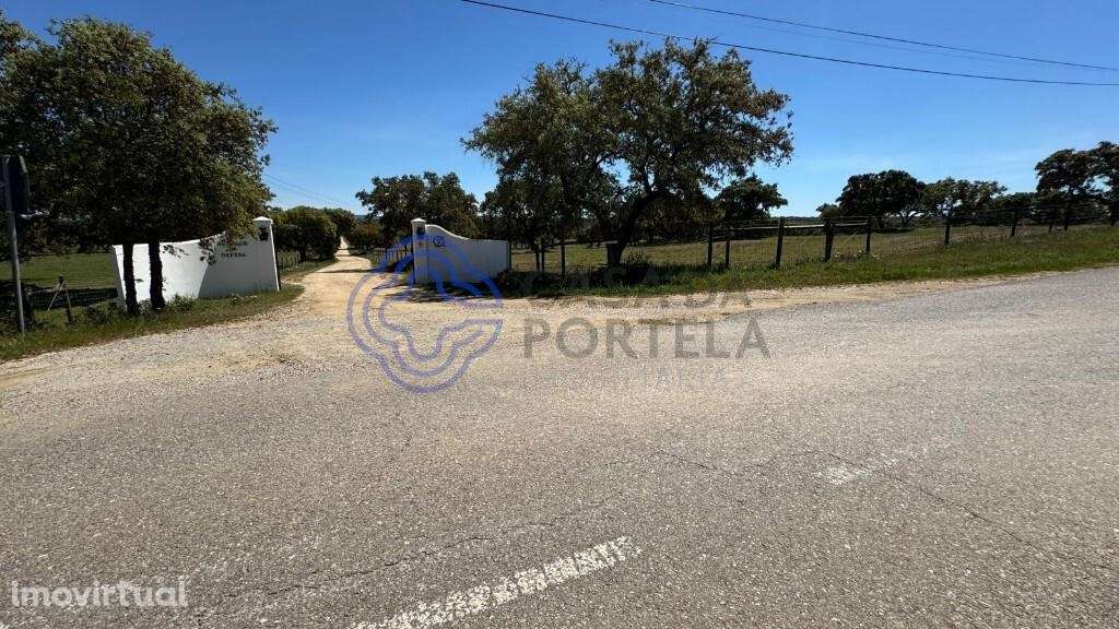 REFÚGIO EXCLUSIVO: ANTIGA ESCOLA PRIMÁRIA COM PROJETO APROVADO EM  ÉVO - Grande imagem: 3/60