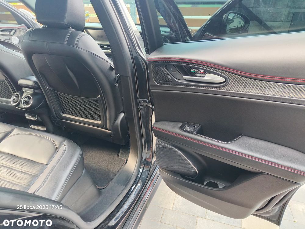 Alfa Romeo Stelvio 2.0 Turbo 16V AT8-Q4 Estrema - 24