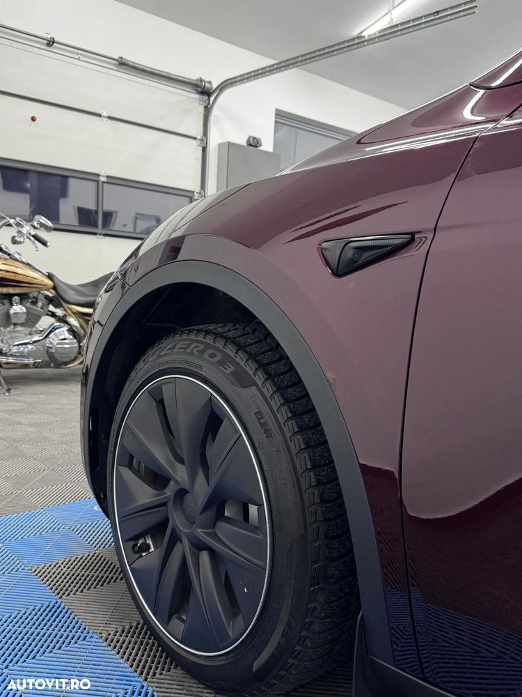 Tesla Model Y - 10