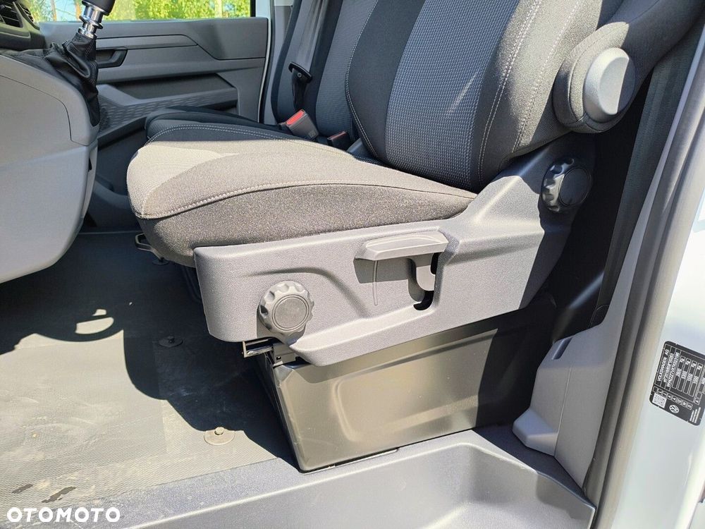 Volkswagen Transporter Furgon silnik: 2,0 l TDI 150 KM / skrzynia biegów: 6-biegowa manualna rozstaw osi: 3100 mm - 17