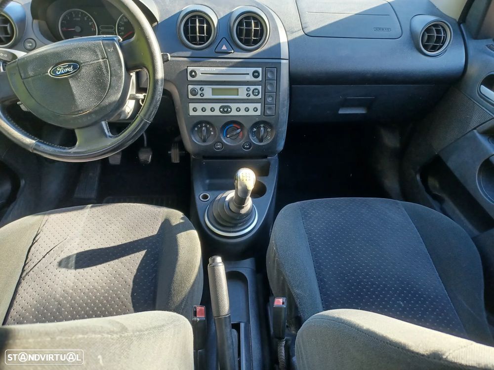 Ford Fiesta - 9