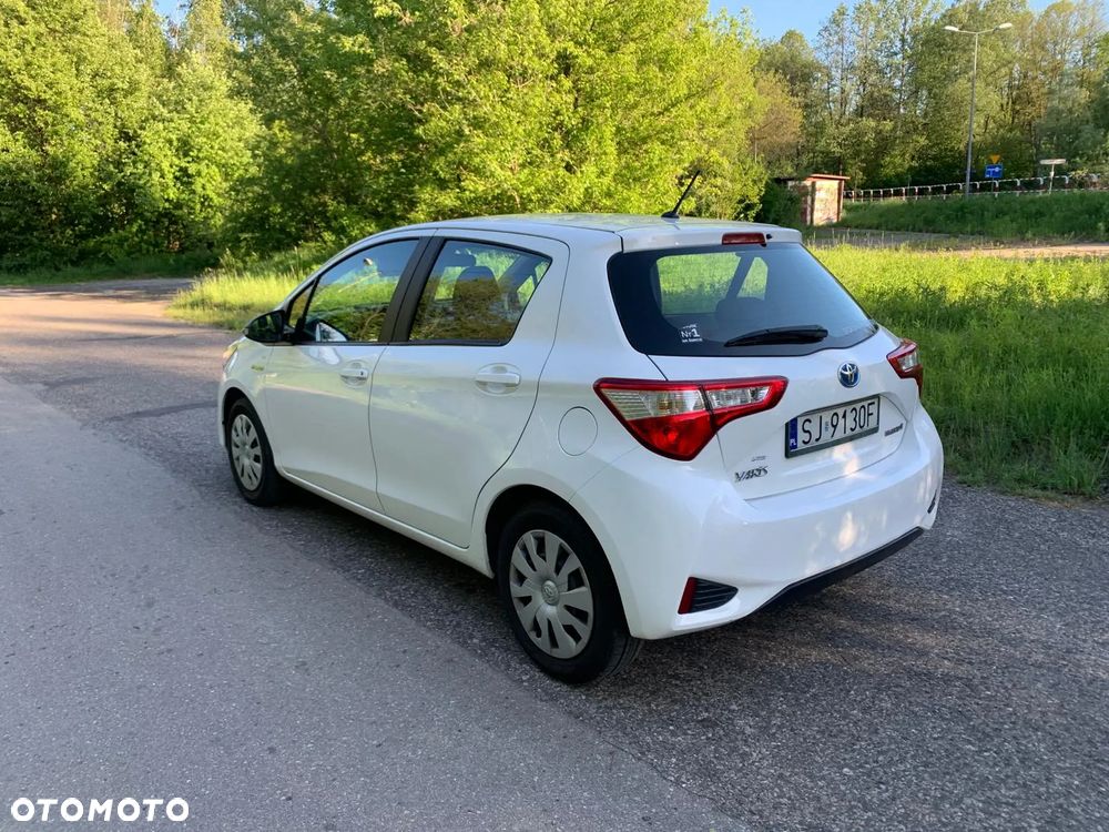 Toyota Yaris Hybrid 100 Active - 5