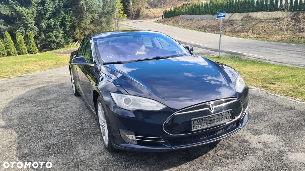 Tesla Model S - 2