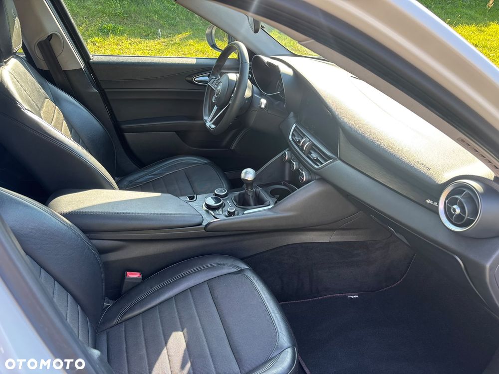 Alfa Romeo Giulia 2.2 D Turbo Super - 17