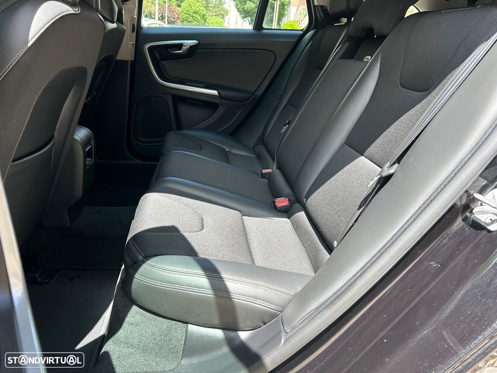 Volvo V60 2.0 D3 Momentum - 13