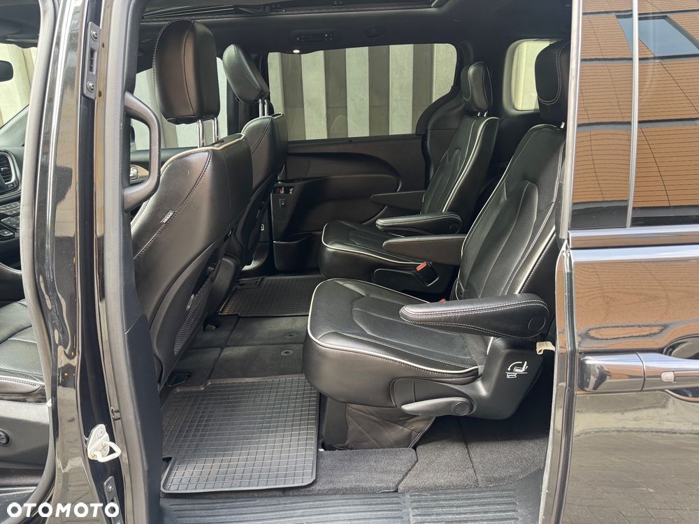 Chrysler Pacifica - 23
