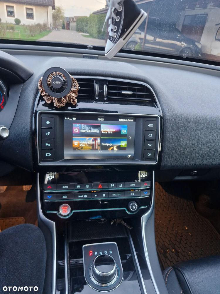 Jaguar XE 2.0 T Prestige - 15