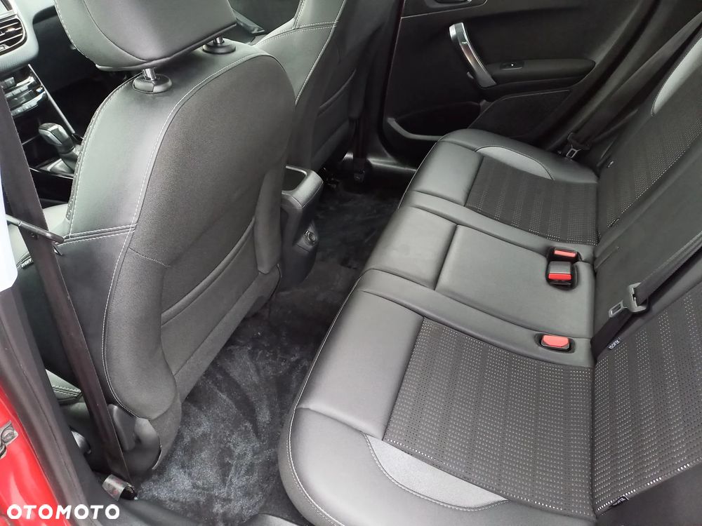Peugeot 2008 1.2 Pure Tech Access EU6 - 23
