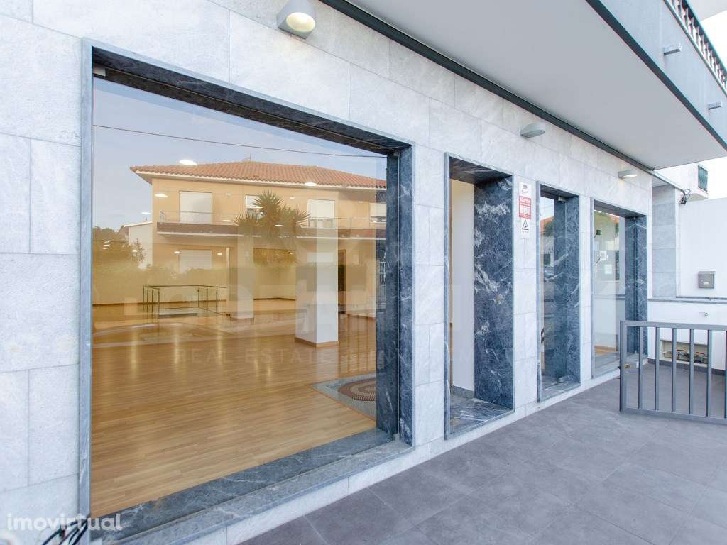 Espaço Comercial com 2 pisos, em São Domingos de Rana - Grande imagem: 3/21