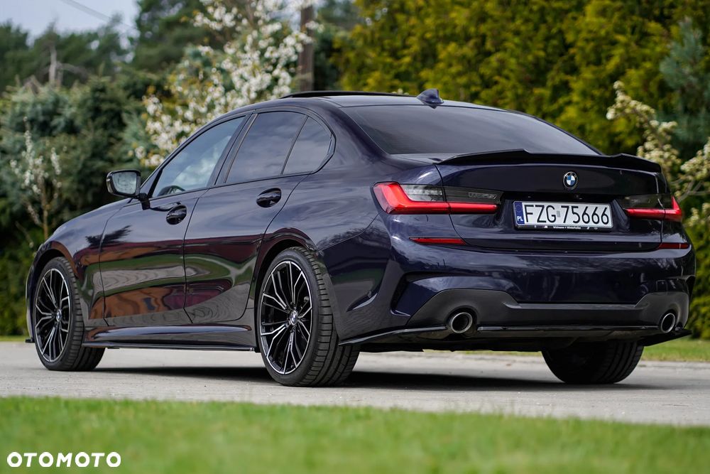 BMW Seria 3 330d xDrive mHEV M Sport - 11