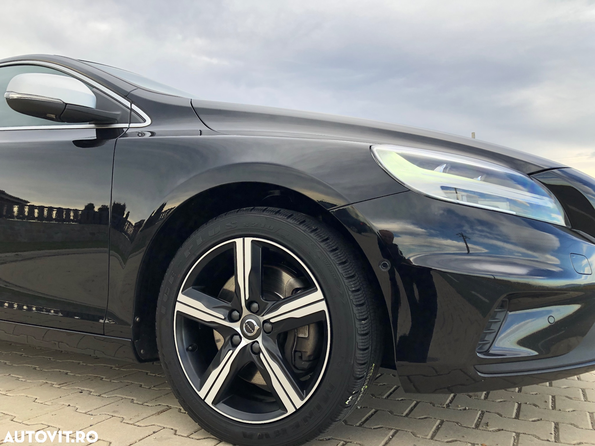 Volvo V40 D3 Geartronic RDesign - 21
