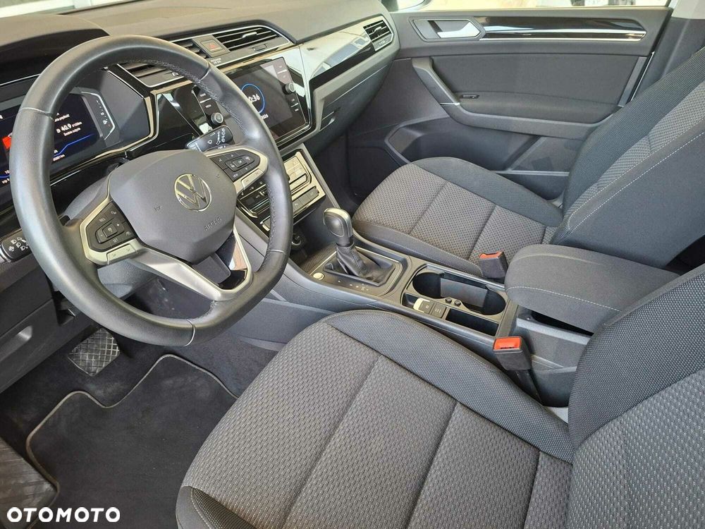 Volkswagen Touran - 10