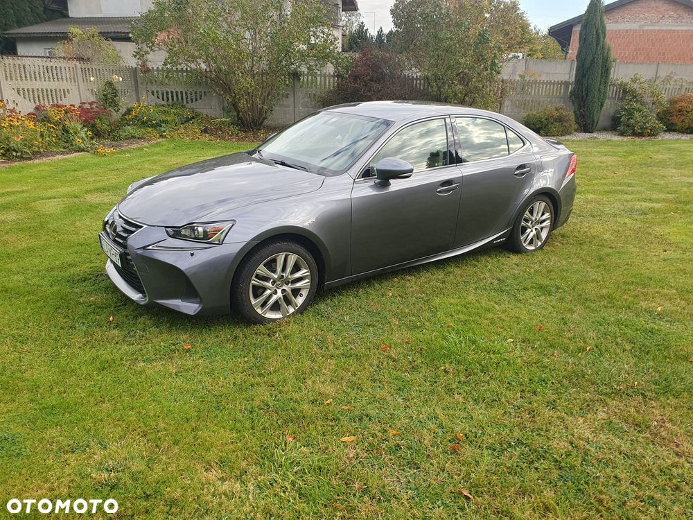 Lexus IS