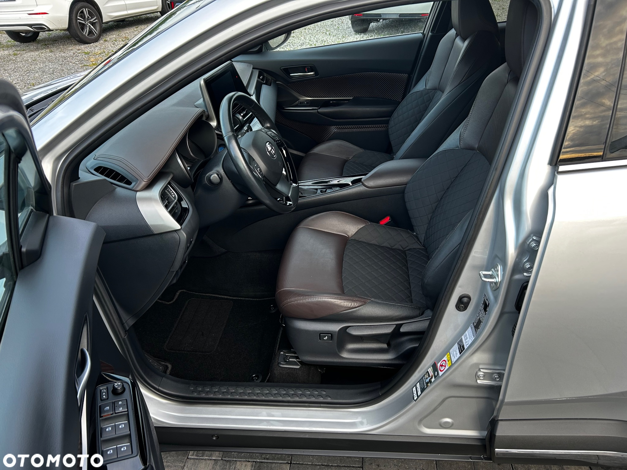 Toyota C-HR Hybrid Lounge - 7