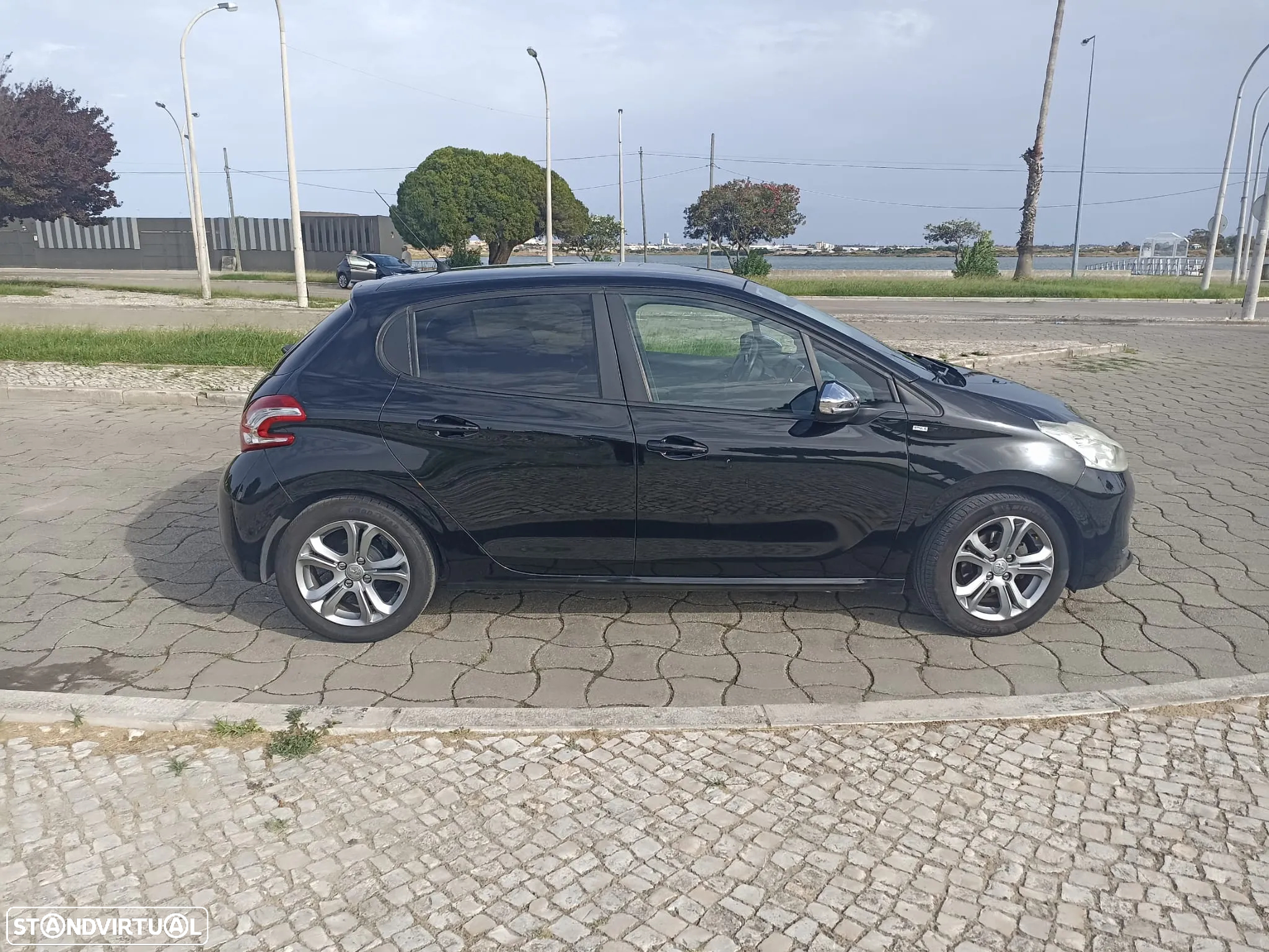 Peugeot 208 1.4 HDi SE Style - 5