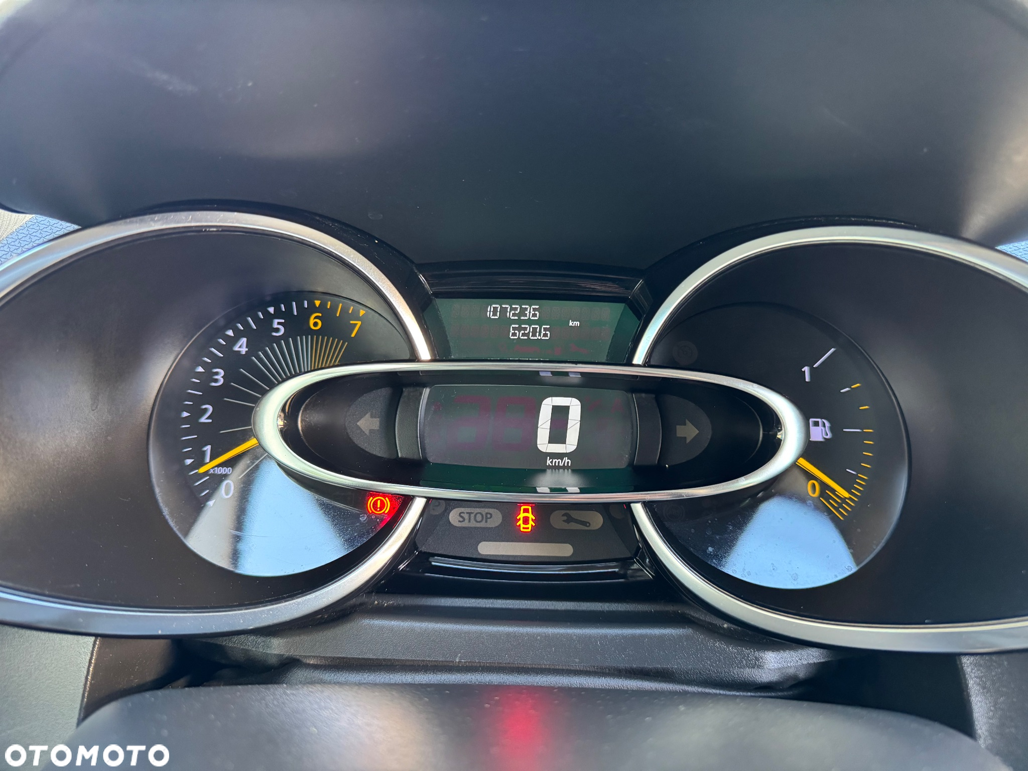 Renault Clio 1.2 16V 75 LIMITED - 27