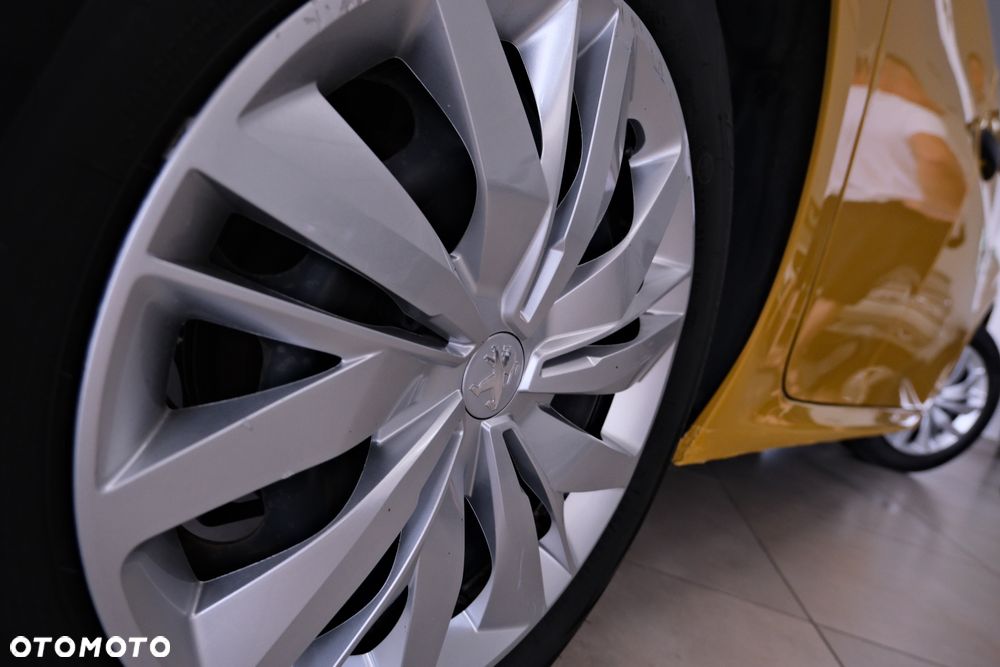 Peugeot 208 - 8
